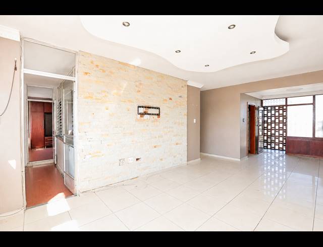 2.5 BEDROOM APARTMENT FOR SALE IN GLENWOOD